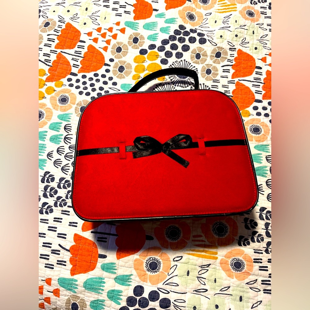 Frederick’s‎ of Hollywood Vintage Red Velvet Cosmetic Case - Rare & Elegant